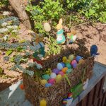 Ostern Ostereier Frühling Osterfest Osterhase Ostereierkorb im Garten