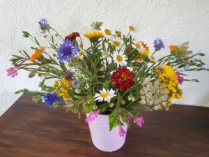 Gemeinde leben Gruppen und Projekte Blumenstrauß bunt