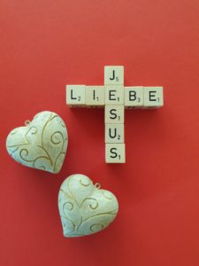 Predigt zu Römer 8, 31 - 39 Jeus Liebe Herz Kreuz