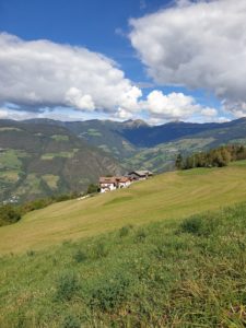 Predigt zu Matthäus 17, 1 - 9 Jesus und seine Jünger auf dem Berg hinab in den Alltag Berge in Südtirol Himmel in der Sonne