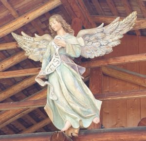 Krippenspiel 2 Krippenspiele Engel Gabriel Weihnachten Holzengel aus Holz geschnitzt Krippe in St. Christina Südtirol Grödnertal