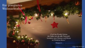 Predigt zu Offenbarung 7,9-12 e-cards zu Weihnachten Weihnachtszeit christliche e-cards mit Bibeltexten Bibelversen Bibelsprüchen Tannengrün Tannengirlande und Lichterkette besonders stimmungsvolle e-card