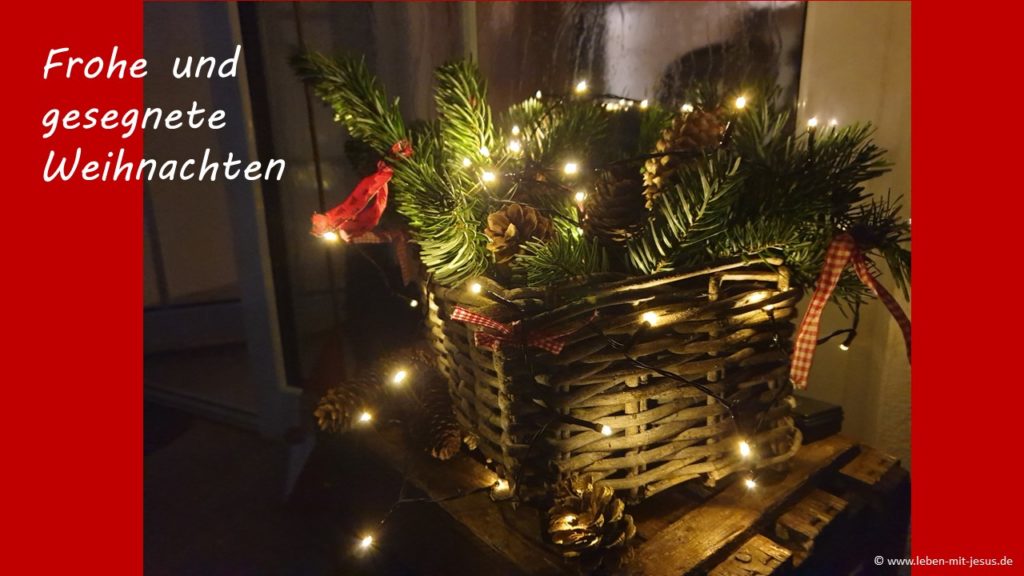 e-card zu Weihnachten Weihnachtszeit christliche e-cards besonders stimmungsvolle e-card mit Tannengrün und Lichterkette