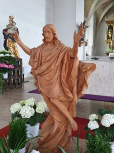 Predigt zu 1. Korinther 15,57 Sonntag Jubilate Jesus ist auferstanden und lebt Osterfreude Ostern Christusfigur in der Kirche Gebenbach Oberpfalz 