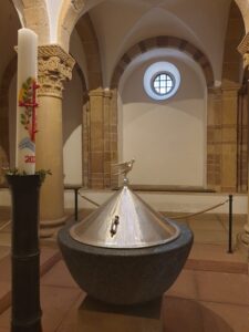 Predigt zu Apostelgeschichte 2, 22 bis 39 Pfingsten Taufbecken Dom Speyer Taufe Heiliger Geist 