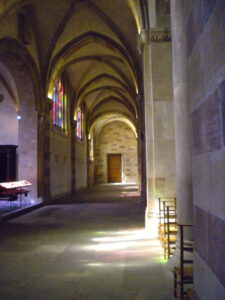 Predigt zu 1. Mose 12,1-4 Hören auf Gottes Wort auf Jesus Kreuzgang in der Kirche 