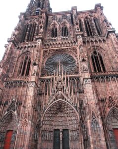 Kirche und Macht Münster in Straßburg Elsass Kirchenportal 