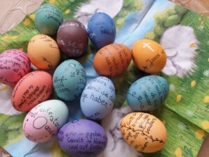 Predigt zu 1. Korinther 15,19-28 Ostersonntag Ostern Ostereier mit Bibelversen beschriftet Osterbotschaft