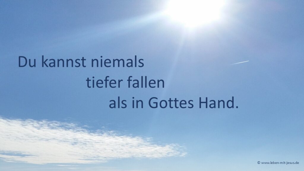 e-crads zu Trauer,Trost und Zuversicht besonders schöne und einfühlsame e-card Himmel Hoffnung Zuversicht Anteilnahme Beileid Beerdigung Beisetzung Du kannst nicht tiefer fallen als in Gottes Hand christliche e-card