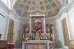 Besondere Tage und Anlässe, Predigt zu Johannes 12,35-45 Altar mit Altarkerzen Kirche in Lajen Südtirol Jesus ist das Licht der Welt