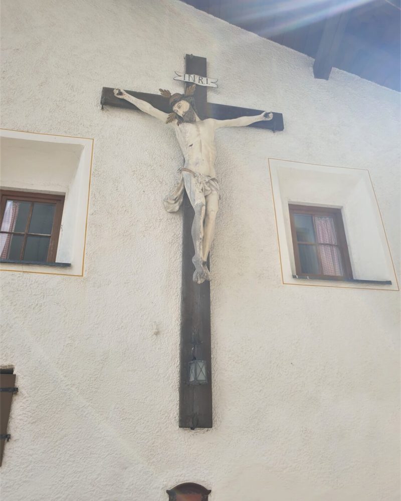 Jesus am Kreuz Kirche in Lajen Südtirol